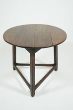 Load image into Gallery viewer, Antique Oak Cricket Table