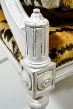 Load image into Gallery viewer, Tiger Print Fauteuil