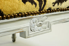 Load image into Gallery viewer, Tiger Print Fauteuil