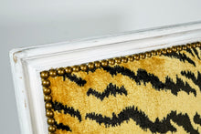 Load image into Gallery viewer, Tiger Print Fauteuil