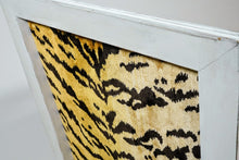 Load image into Gallery viewer, Tiger Print Fauteuil