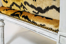Load image into Gallery viewer, Tiger Print Fauteuil
