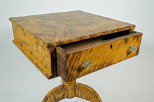 Load image into Gallery viewer, Antique Painted Table
