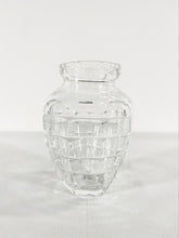 Load image into Gallery viewer, Small Victorian Glass Bud Vase