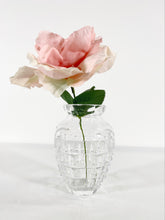 Load image into Gallery viewer, Small Victorian Glass Bud Vase