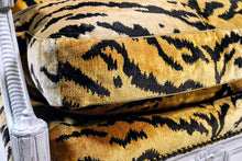 Load image into Gallery viewer, Tiger Print Fauteuil
